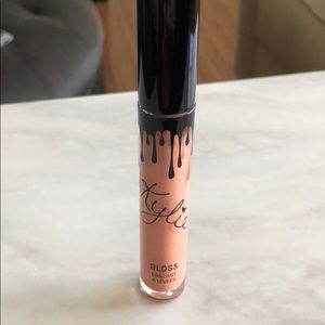 Kylie Jenner “literally” gloss